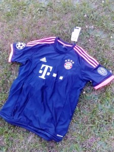 Koszulka z autografem Roberta Lewandowskiego